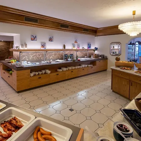 Alexanderhof Otel 4*