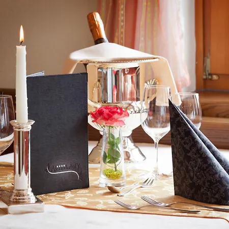 Hotell Alexanderhof 4*
