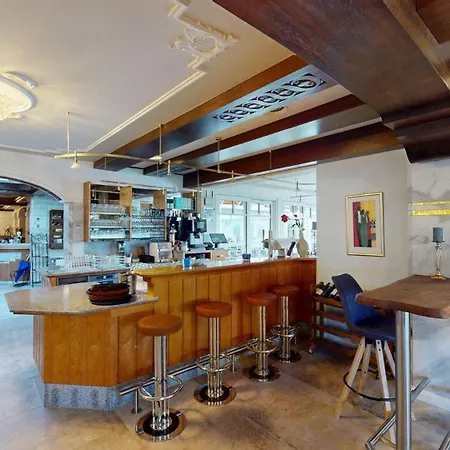 Alexanderhof 4*
