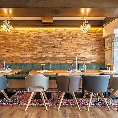 Alexanderhof 4*